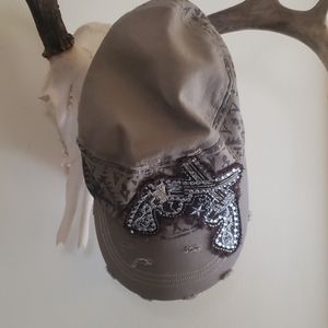 Destress hat with blingy guns